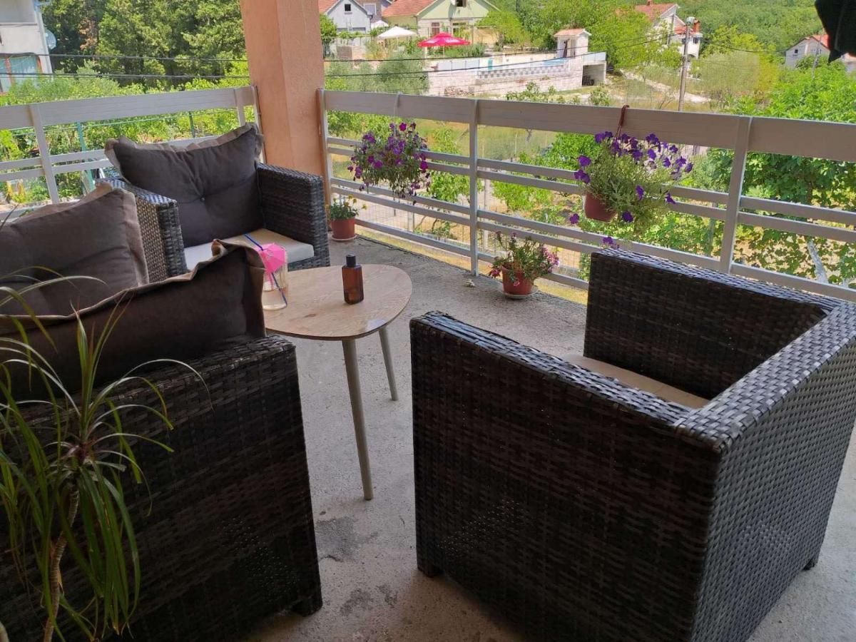 Apartment Davidovic Тиват Екстер'єр фото
