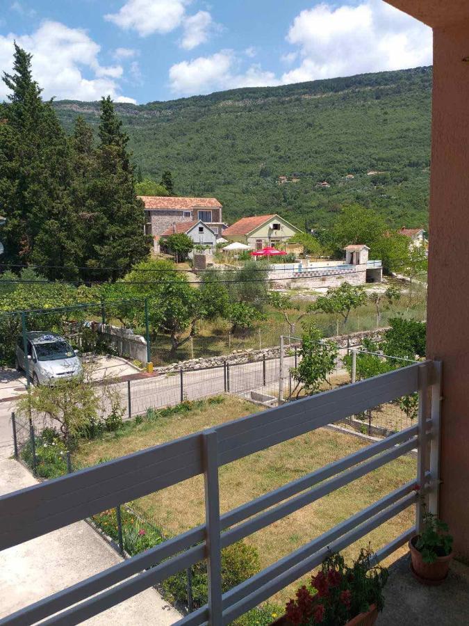 Apartment Davidovic Тиват Екстер'єр фото